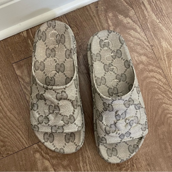 Authentic Gucci Women’s Slide Sandal with Interlocking G (Size US 9) - Picture 2 of 5